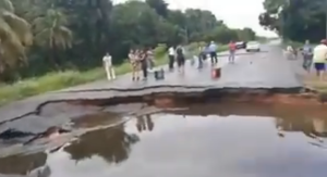 Colapsó la carretera Tucupita – Guayana (video)