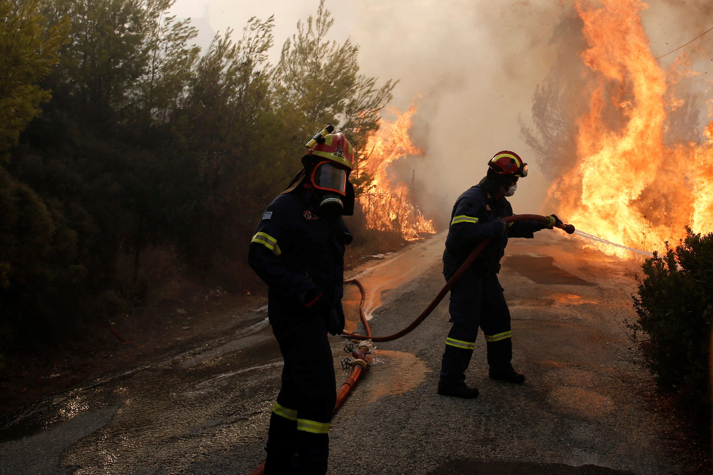 Expertos buscan las causas de la elevada cifra de muertos en incendios en Grecia