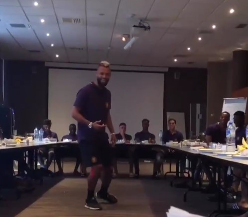 El jugador del Toulouse que sorprendió a sus compañeros imitando a Michael Jackson (Video)