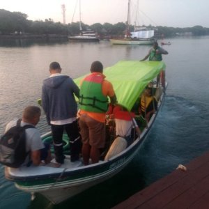 La Armada rescata en el Caribe a 12 personas de un barco panameño a la deriva