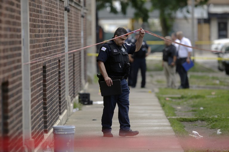 Múltiples tiroteos dejan cinco muertos y decenas de heridos en Chicago