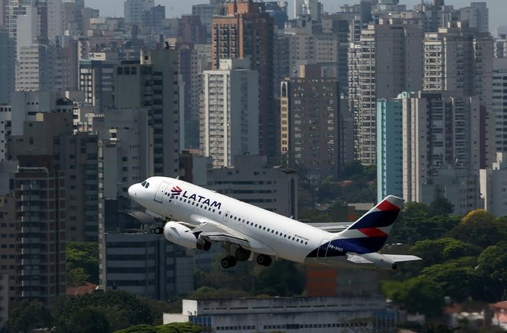 Nueve aviones procedentes de Chile, Argentina y Perú aterrizan emergencia por amenazas bomba