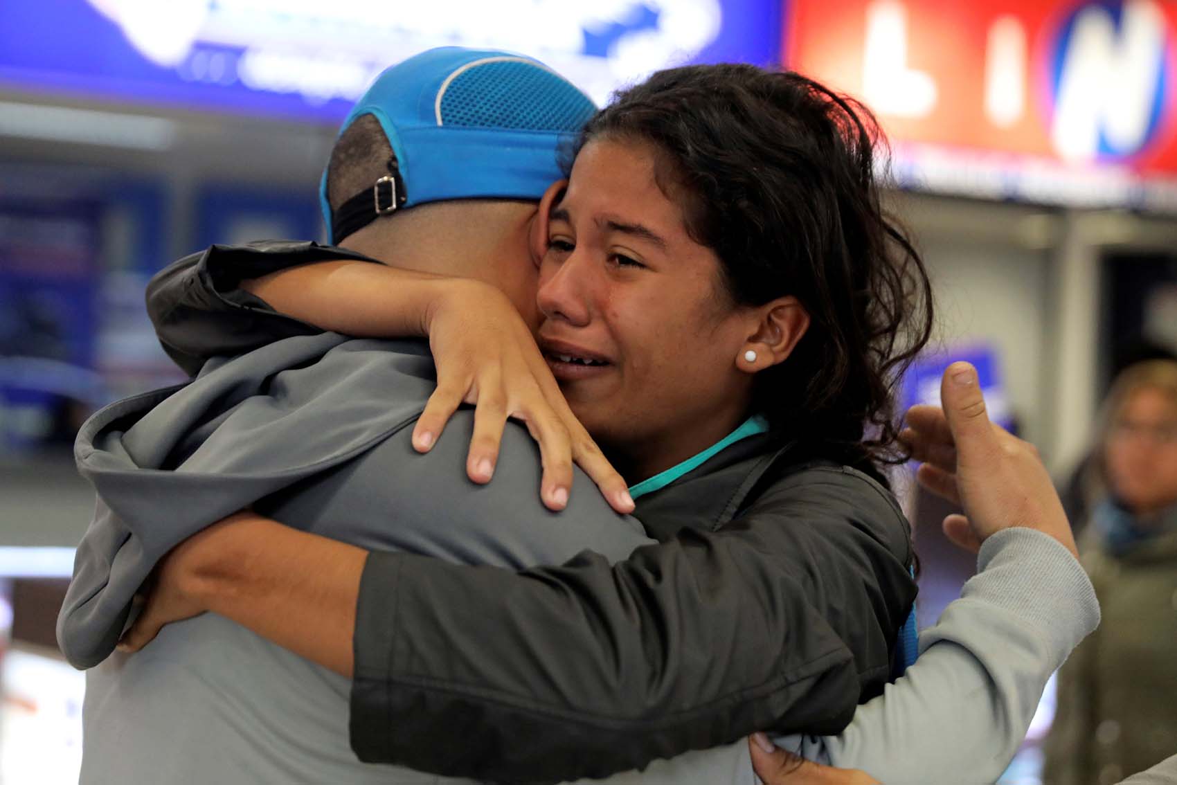 Migrantes venezolanos que huyen de la severa crisis comienzan a llegar a Perú (FOTOS)