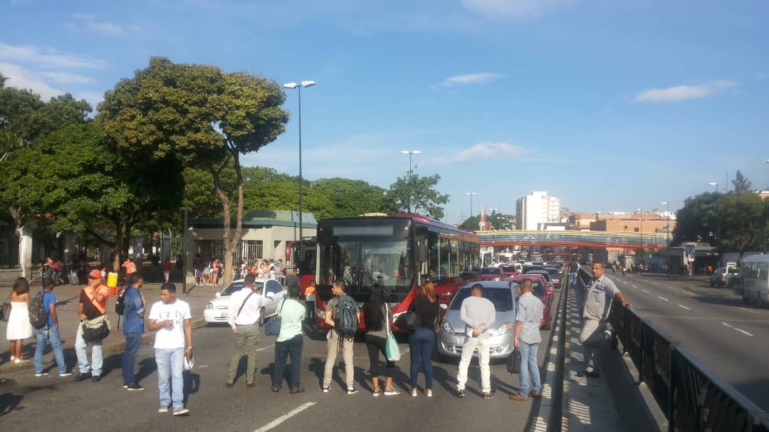 Protestan en Gato Negro por aumento en pasaje del transporte #27Ago