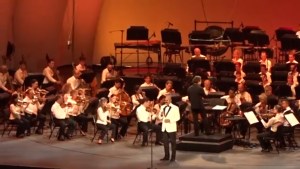 Magistral concierto de Oscar D’ León y Dudamel con la Sinfónica de los Ángeles (Video)