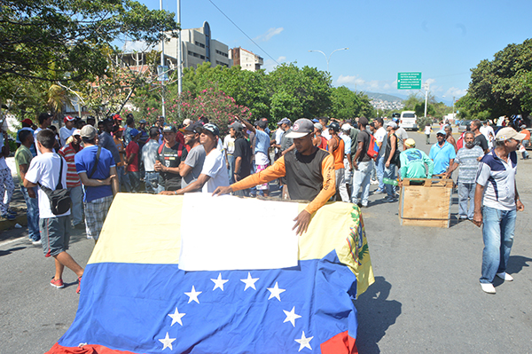Pescadores de Vargas protestaron por falta de dragado en la bahía La Zorra