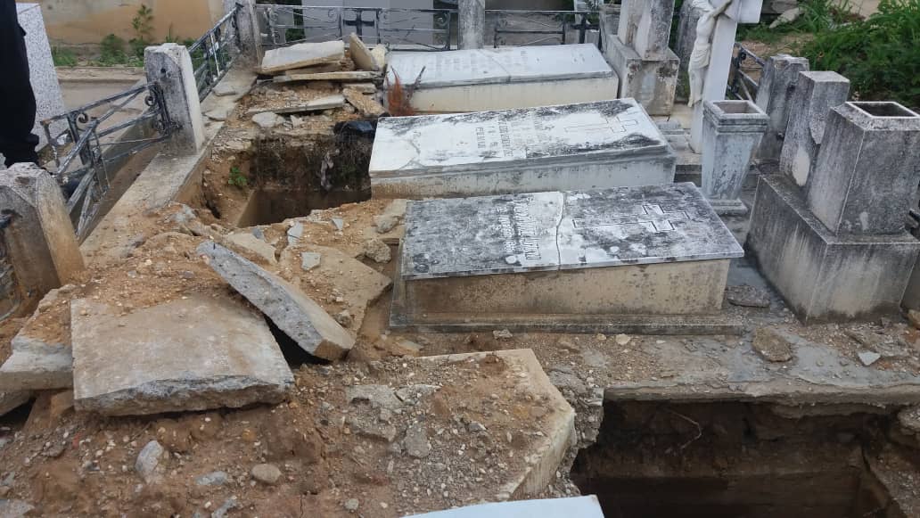Continúa la profanación de sepulcros en el Cementerio General del Sur (fotos)