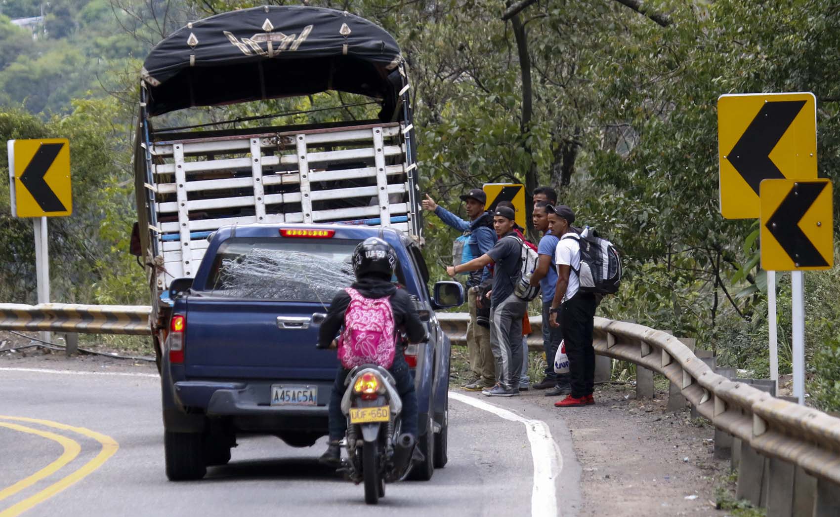 Colombia cree que todas las opciones deben considerarse para lidiar con la crisis en Venezuela