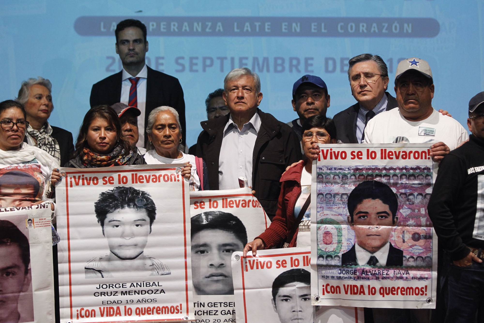A cuatro años de la tragedia: López Obrador se compromete a establecer comisión de verdad sobre de 43 desaparecidos