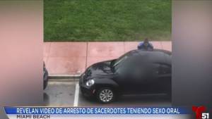 Revelan video de arresto de los curas que practicaban sexo dentro de carro en Miami