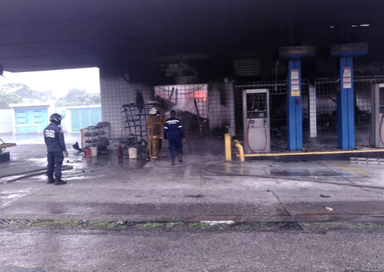 Se incendió gasolinera en Ocumare del Tuy, bomberos pidieron apoyo por falta de unidades #24Sep (fotos)