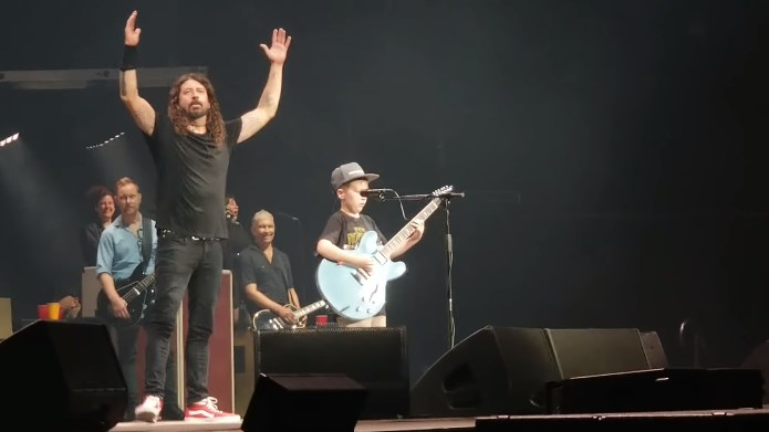 Foo Fighters invitó a niño de 10 años a tocar con ellos y el resultado es espectacular 