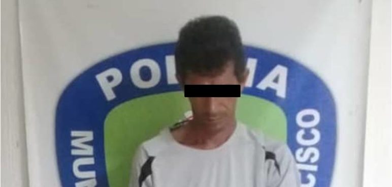 Polisur detiene en flagrancia a hombre asaltando a sus vecinos con una escopeta