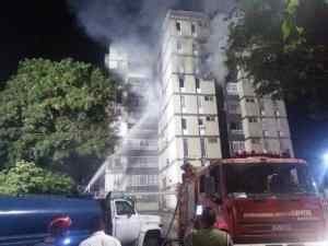 Reportan el fallecimiento de un ciudadano en el incendio de un apartamento en El Cafetal