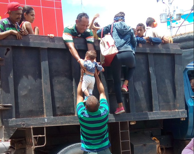 Así “resuelven” en Ciudad Ojeda tras la falta de transporte #2Oct (Foto)