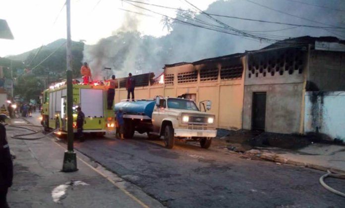 Se incendió empresa de químicos industrial en Puerto La Cruz
