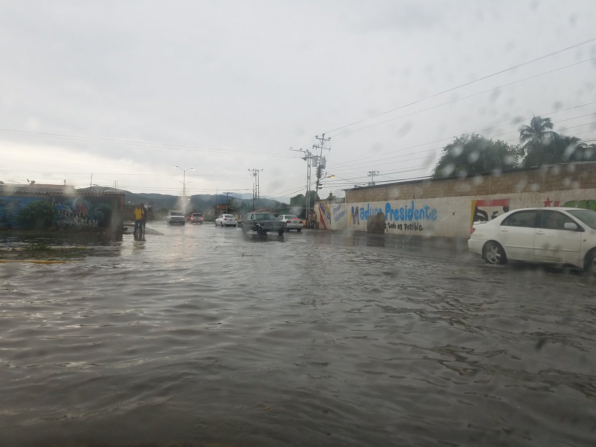 Puente Hugo Chávez en Cumaná inundado tras fuertes lluvias #23Oct