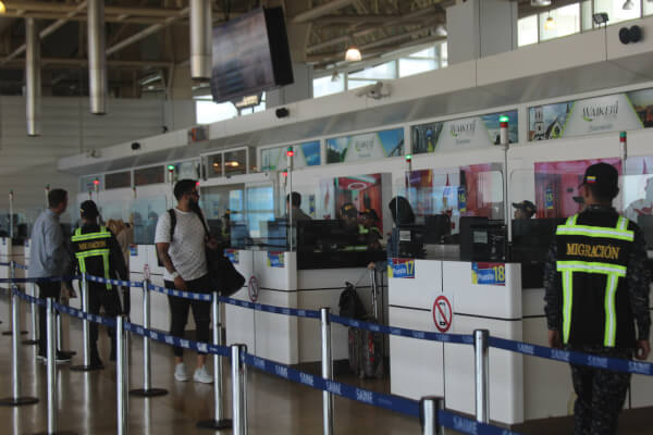 Policía de Migración asume las 50 taquillas del aeropuerto de Maiquetía