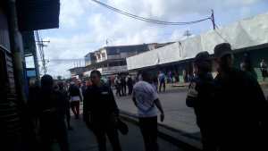 Fuerte protesta en los alrededores del mercado municipal de Tucupita #11Oct (fotos)