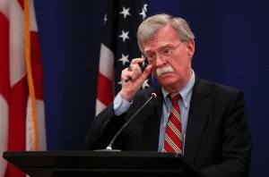 Bolton amenaza a Maduro con Guantánamo si no acepta pronto una transición