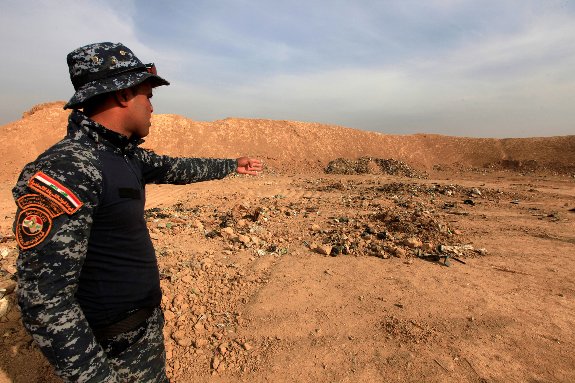 Encuentran más de 200 fosas comunes de víctimas de Estado Islámico en Irak