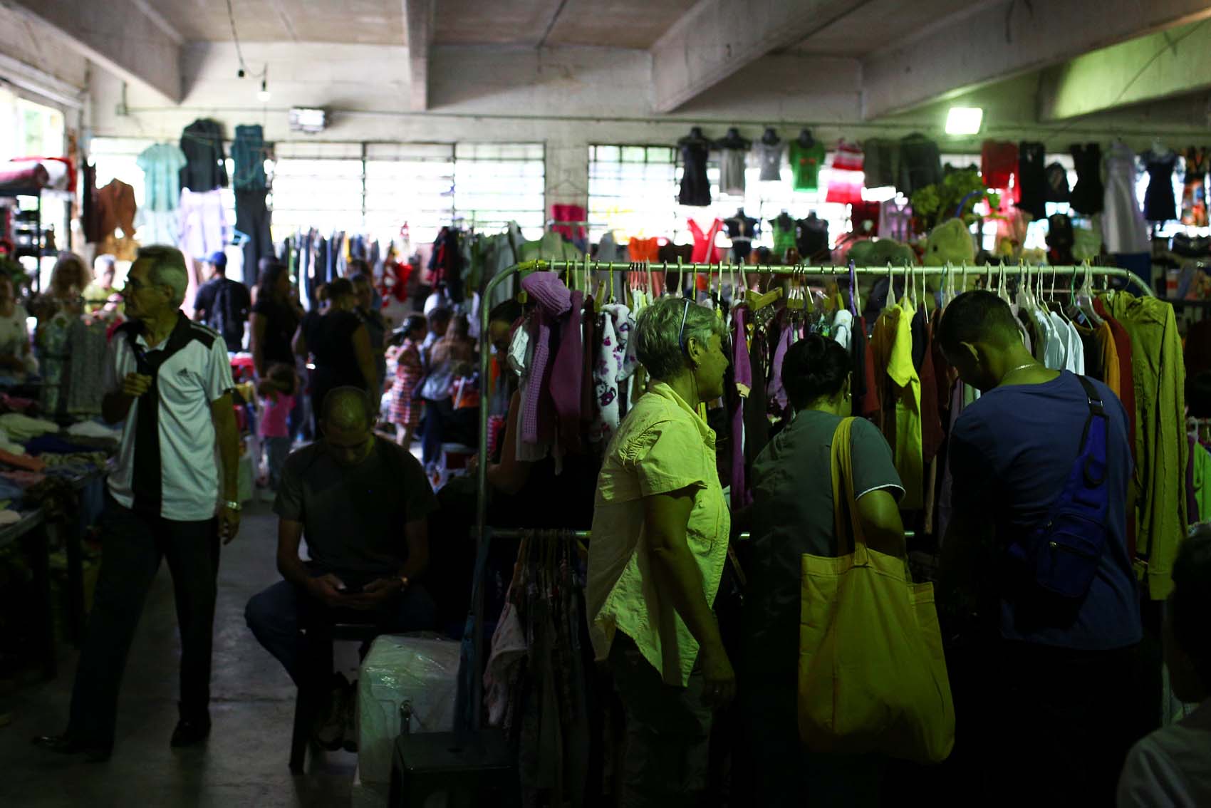 Altos precios de ropa y zapatos dejarán a muchos venezolanos sin estrenos