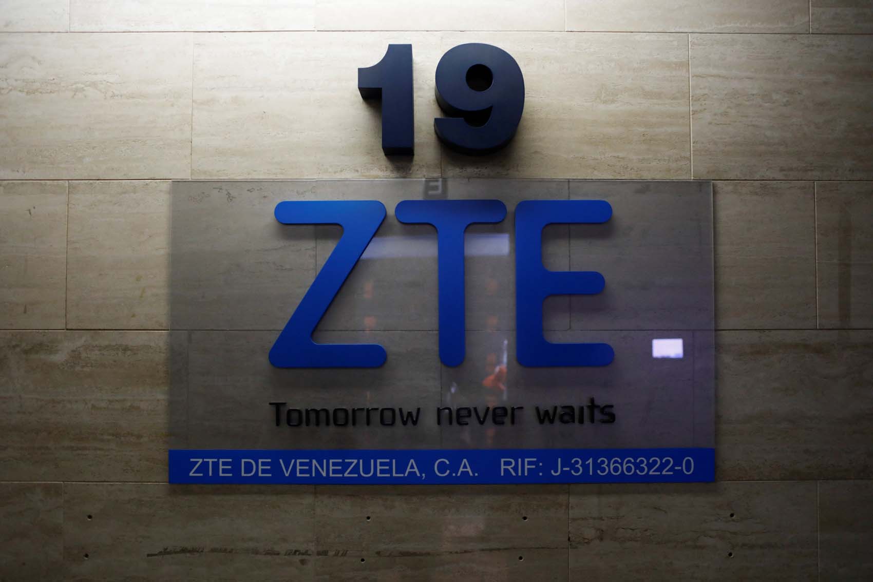 Dos senadores de Estados Unidos piden a la Casa Blanca investigar trabajo de compañía china ZTE en Venezuela