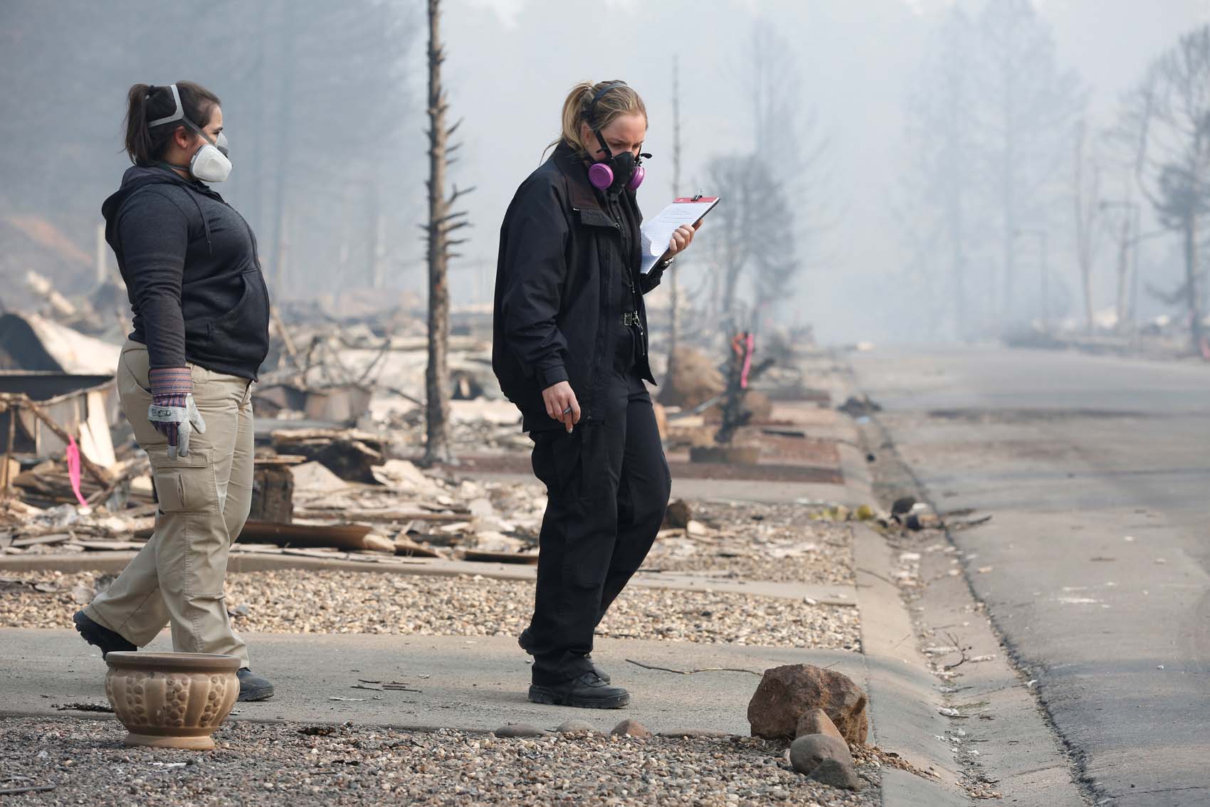 Autoridades dan por controlado incendio de California que se cobró 85 vidas