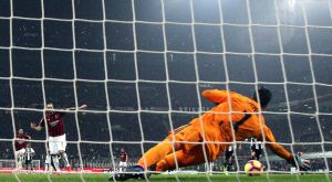 Juventus conquista Milán tras nuevo error de Higuaín desde el punto penal (FOTOS)