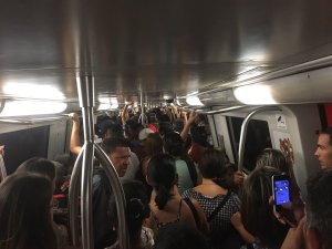 Caos en el Metro de Caracas tras falla eléctrica #13Nov (videos)