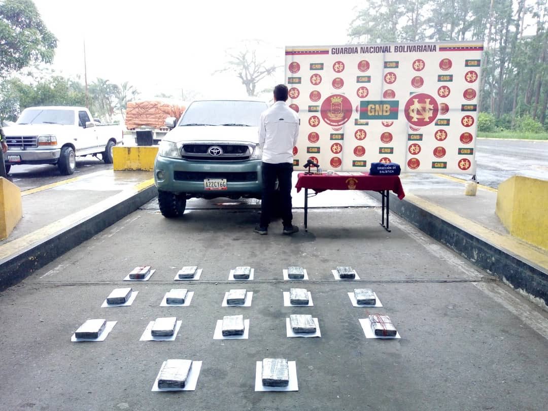 Poli-Narco del Cicpc escondía la cocaína en el tanque de gasolina de su camioneta (FOTOS)