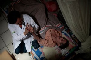 “Yo amo a mi país, pero no quiero volver”: La situación de los médicos cubanos en Brasil
