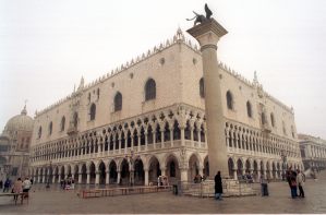 Detienen a 5 sospechosos de un robo de joyas en el Palacio Ducal de Venecia