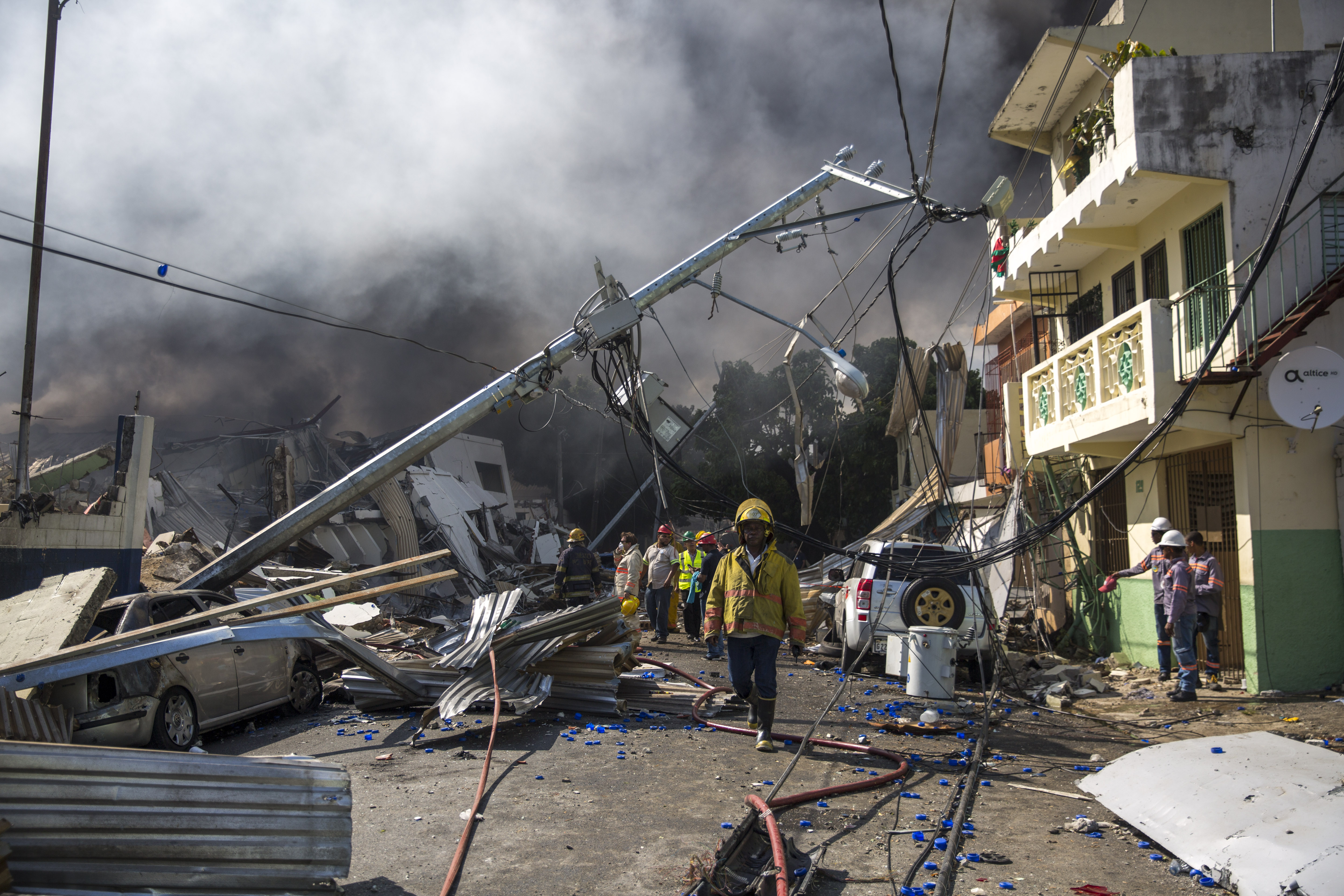 Explosión de fábrica en Santo Domingo deja tres muertos y más de 20 heridos