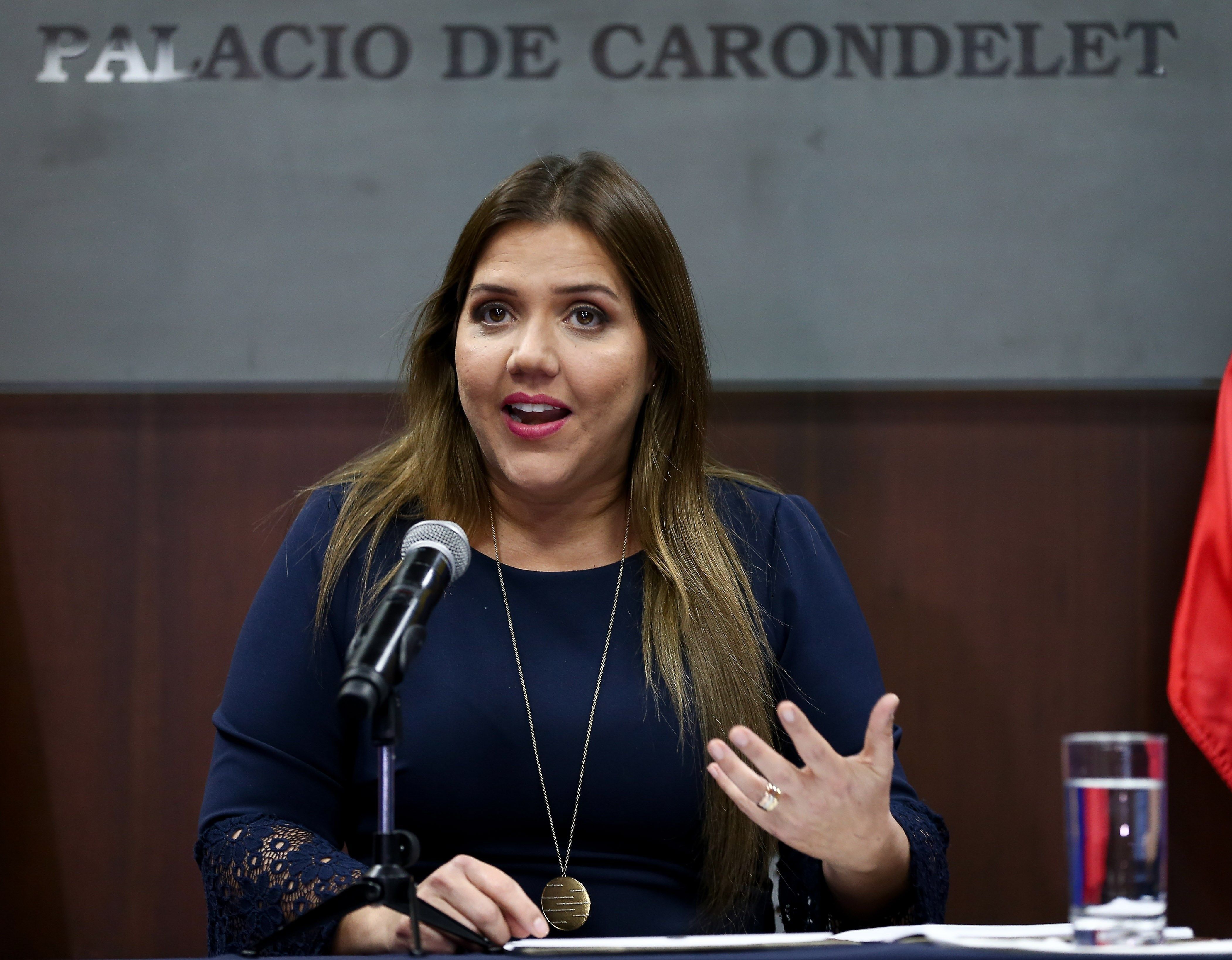Vicepresidenta de Ecuador renunció a su cargo en medio de una indagación fiscal