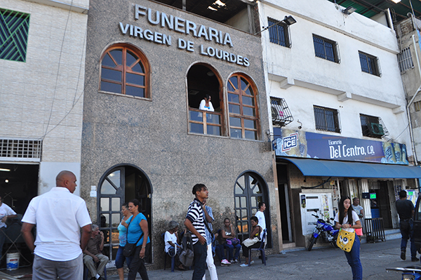 Funerarias en Vargas cobran hasta 57 mil bolívares por paquete