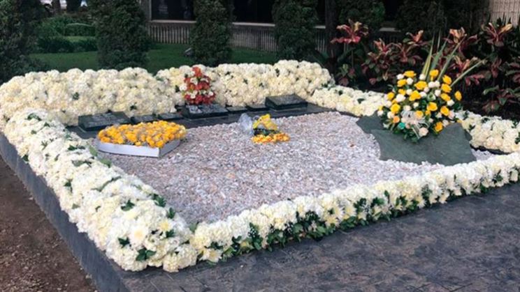 ¿Qué dicen las cartas que dejaron en la tumba de Pablo Escobar en el aniversario 25 de su muerte? (Fotos)