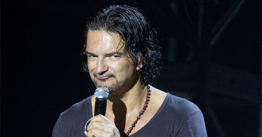 Al ritmo de “Desnuda”, mujer se quitó la ropa en concierto de Ricardo Arjona en Barranquilla (VIDEO)