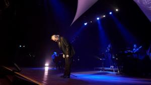 Serrat interrumpe concierto en Barcelona para reprender a un espectador que le pidió cantar en catalán (video)