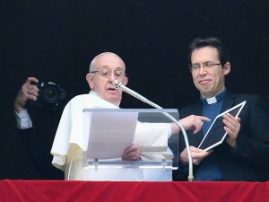 El Papa invita a los jóvenes a descargar la aplicación Click to Pray y rezar por su viaje a Panamá