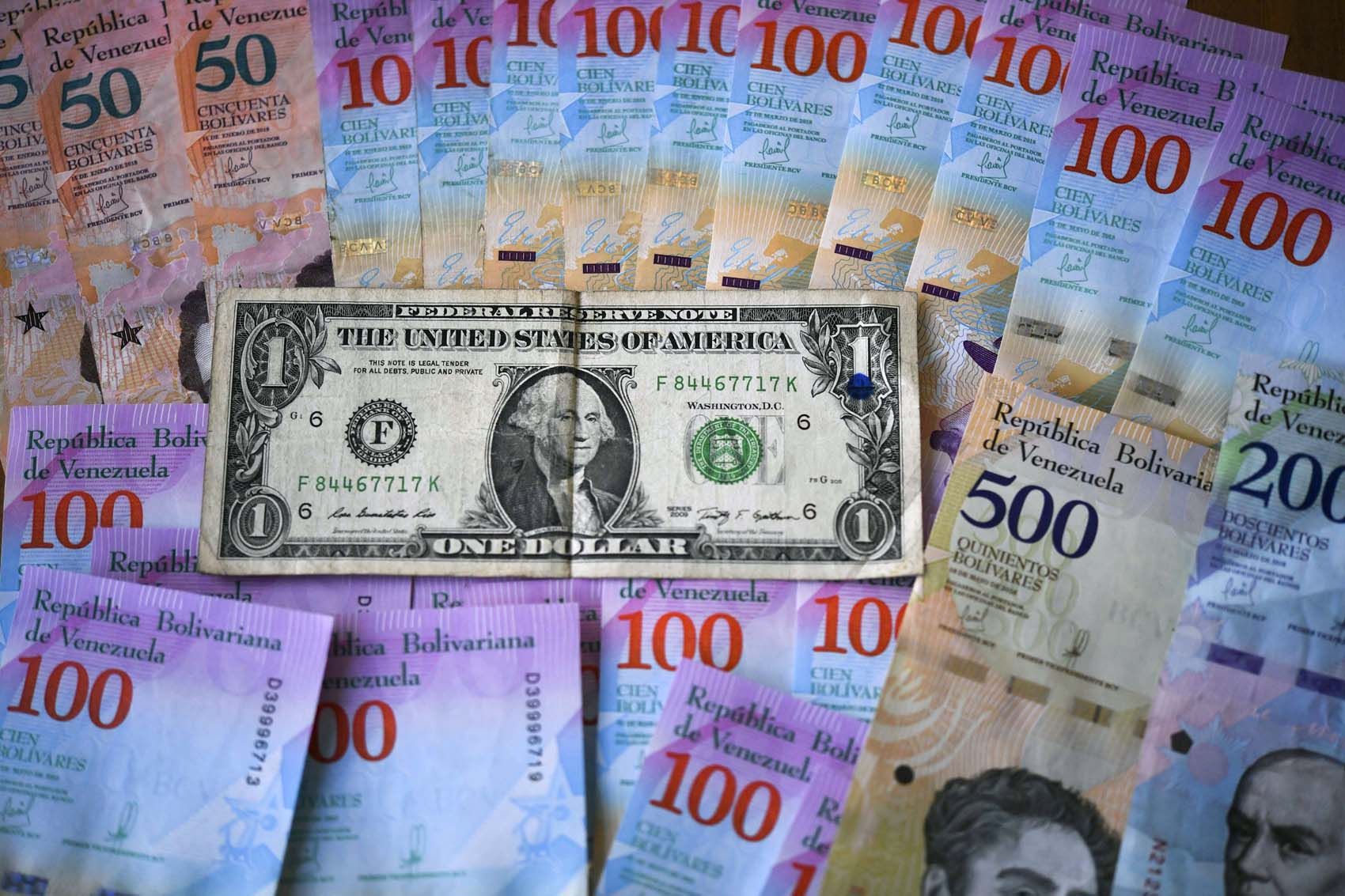 Dicom negocia $437.366,81 a 3.309 bolívares por dólar en la subasta 127