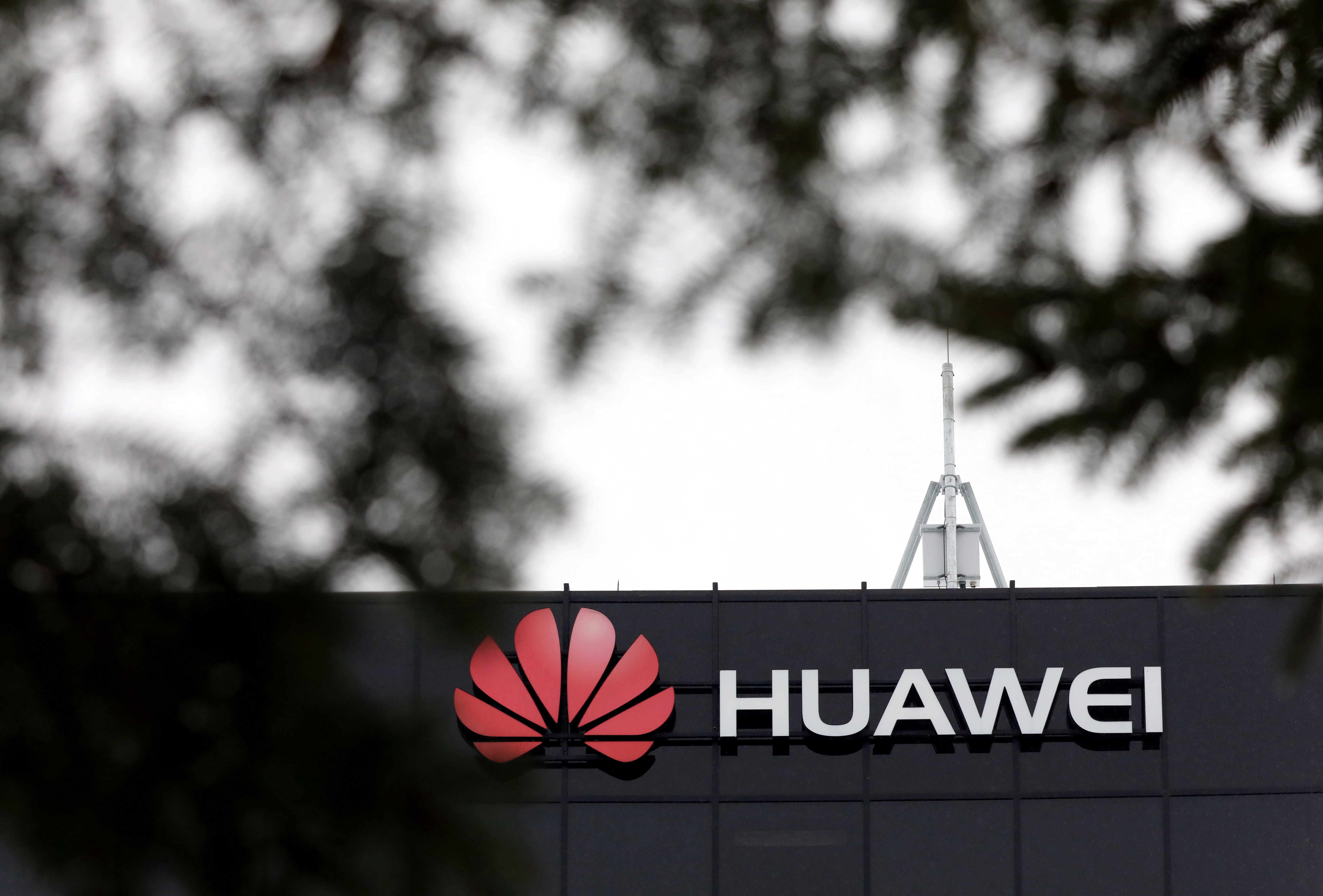 El principal proveedor telefónico de Japón interrumpe los pedidos de Huawei