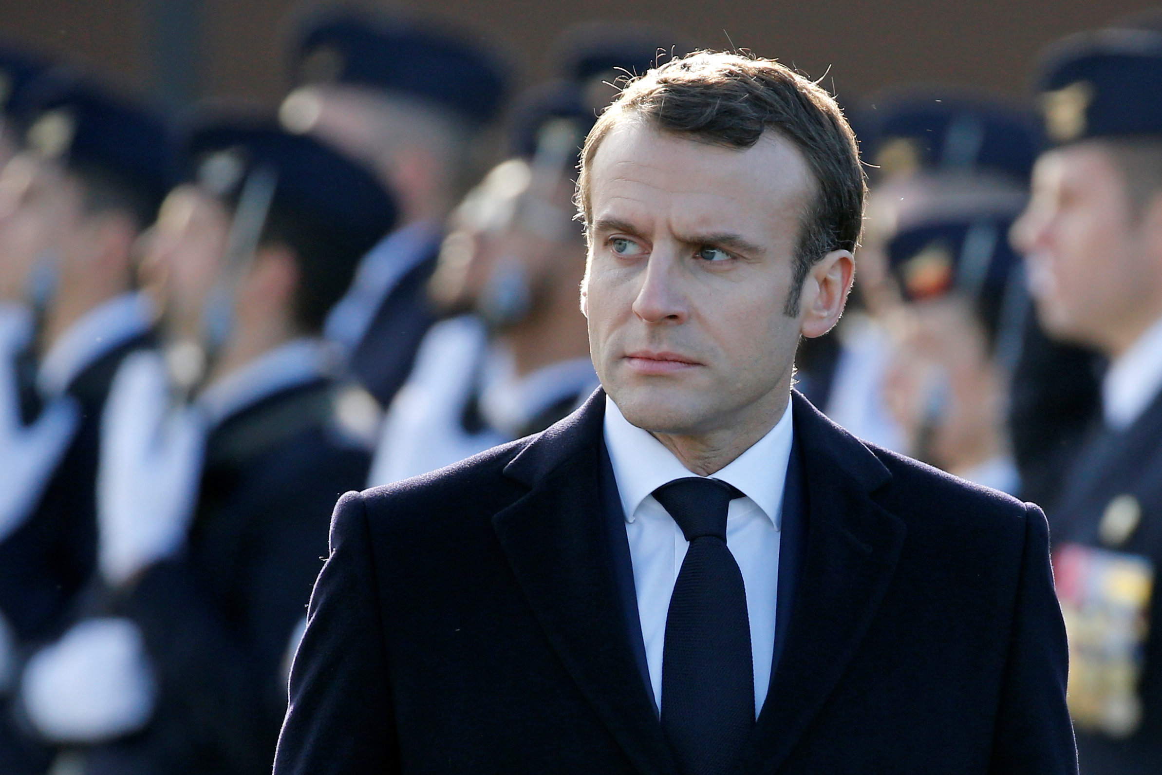 Macron quiere bajar los impuestos de las clases medias, según el texto de un discurso