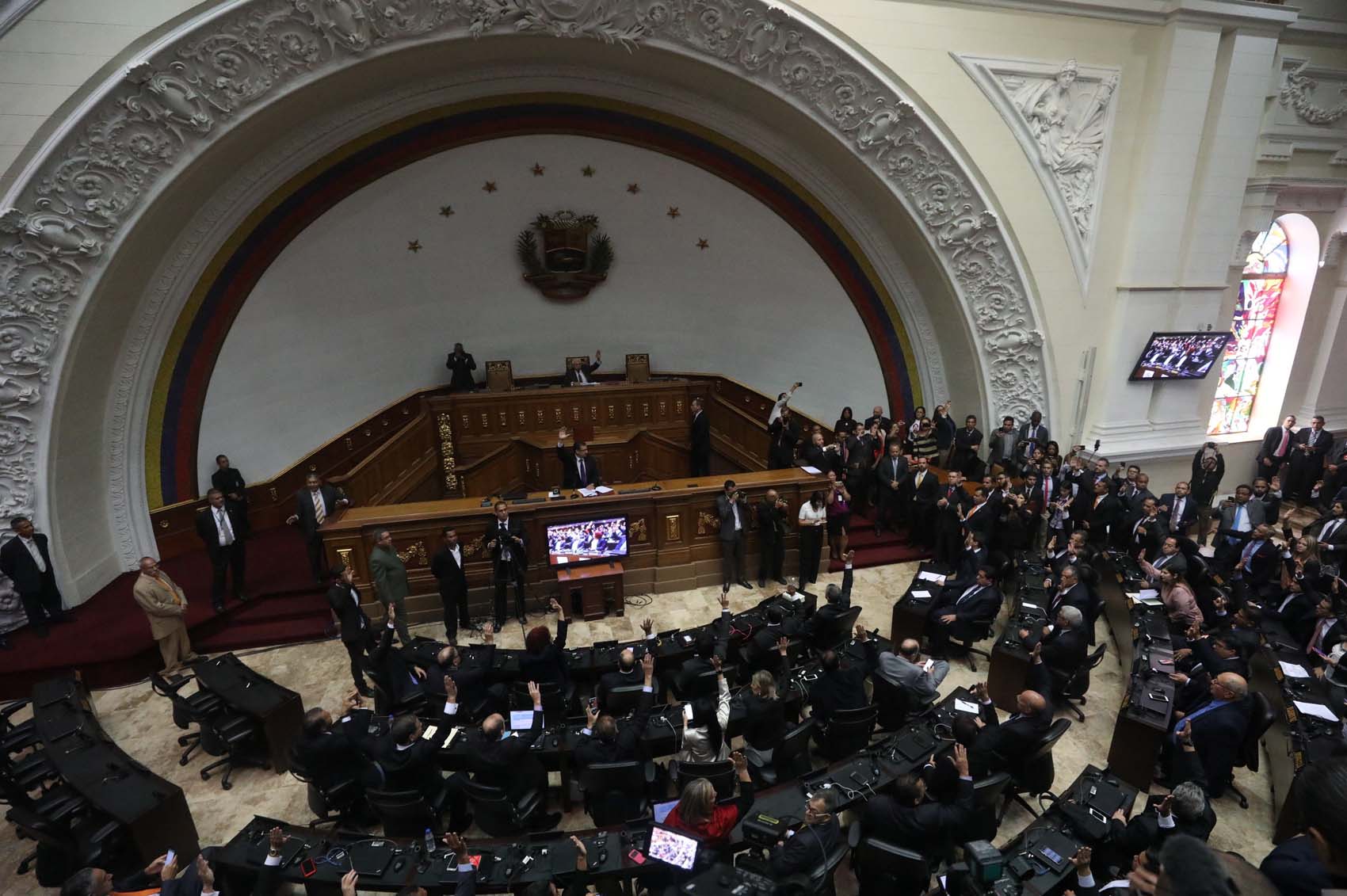 Asamblea Nacional declara ilegítimo y usurpador a Maduro