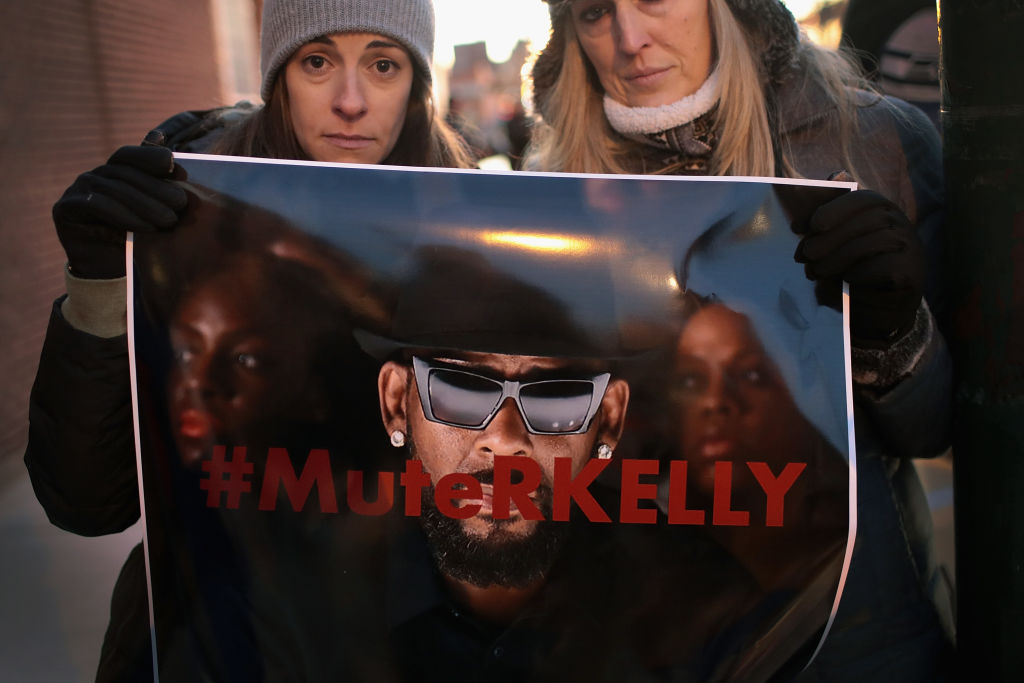 Pederastia, violación y esclavitud sexual: La industria del entretenimiento boicotea a R. Kelly por nuevas denuncias