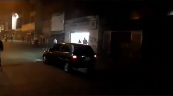 Reportan saqueos en comercios de Los Teques #22Ene  (Video)