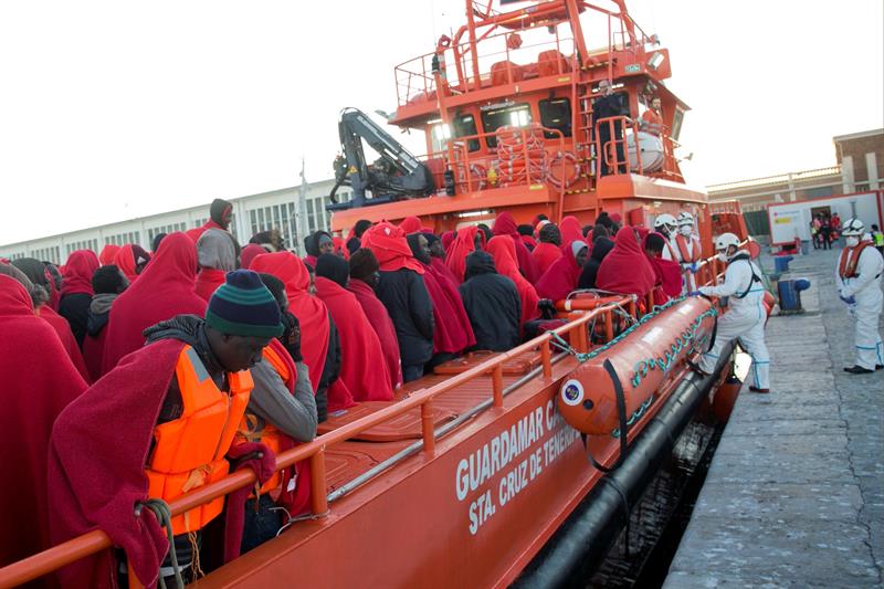 La llegada de migrantes a España por mar se reduce un 55 %, según OIM