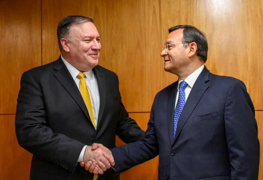 Pompeo recomienda al canciller de Perú mantener la presión sobre el régimen de Maduro