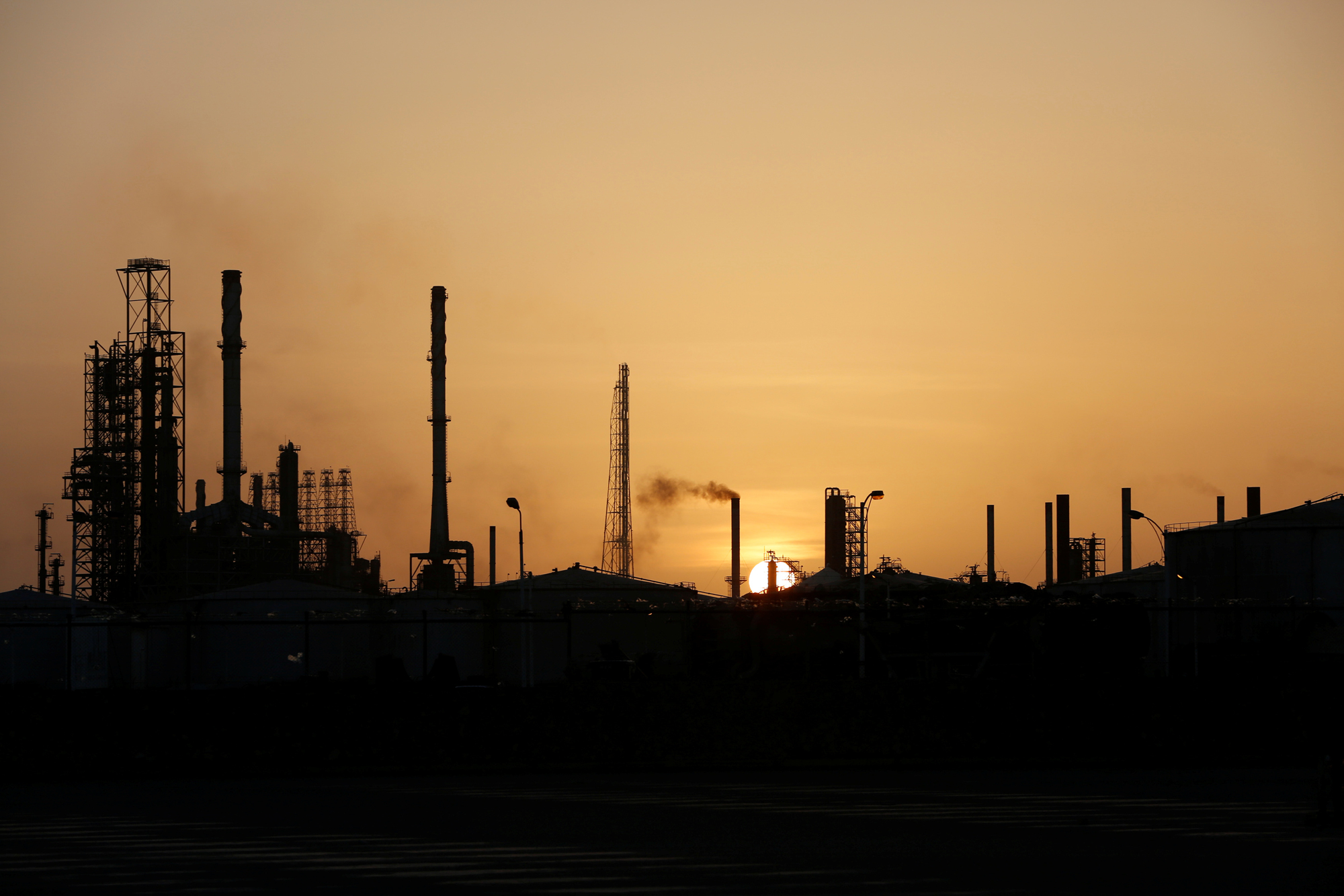 Por enésima vez, Pdvsa reinició producción de gasolina en refinería Cardón