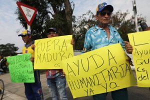 “Es un gran paso para salir de Maduro”: Venezolanos en Cúcuta celebran llegada de ayuda humanitaria (Video)